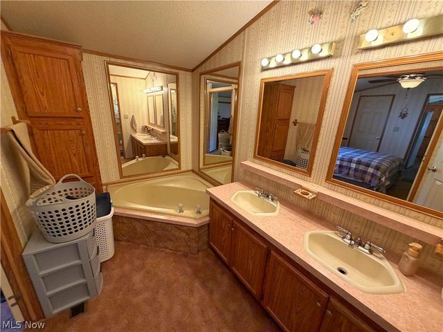 54290 Pipe Creek Road, Jacobsburg, OH 43933