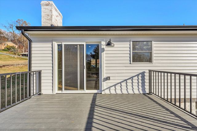 227 Hunters Trail TRL, Troutville, VA 24175