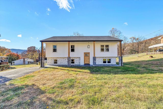 227 Hunters Trail TRL, Troutville, VA 24175