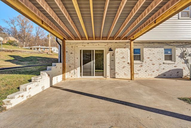 227 Hunters Trail TRL, Troutville, VA 24175