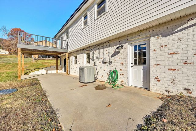 227 Hunters Trail TRL, Troutville, VA 24175
