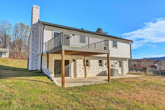 227 Hunters Trail TRL, Troutville, VA 24175