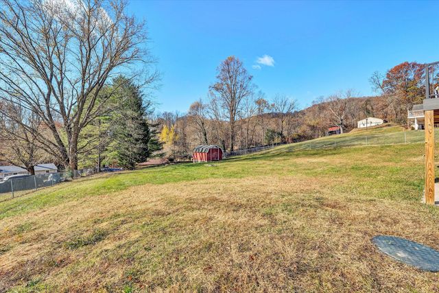 227 Hunters Trail TRL, Troutville, VA 24175
