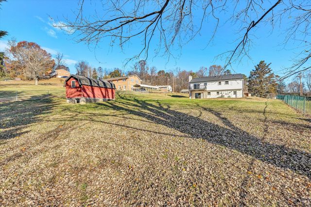227 Hunters Trail TRL, Troutville, VA 24175