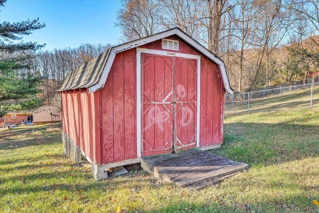 227 Hunters Trail TRL, Troutville, VA 24175