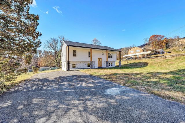 227 Hunters Trail TRL, Troutville, VA 24175