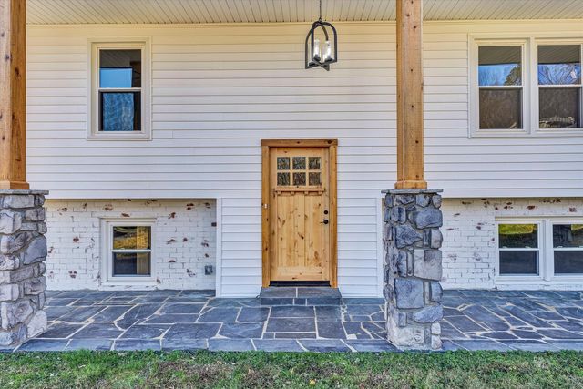 227 Hunters Trail TRL, Troutville, VA 24175