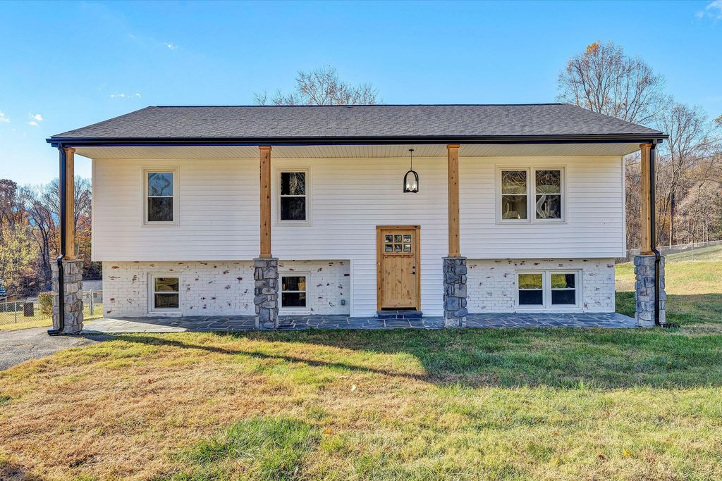 227 Hunters Trail TRL, Troutville, VA 24175