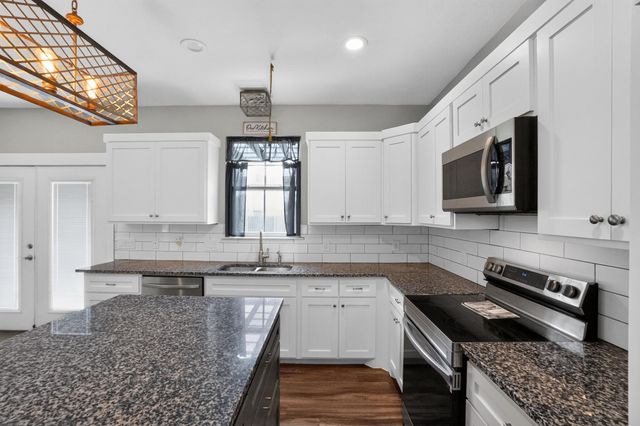 403 Lynch ST, Smithville, TX 78957