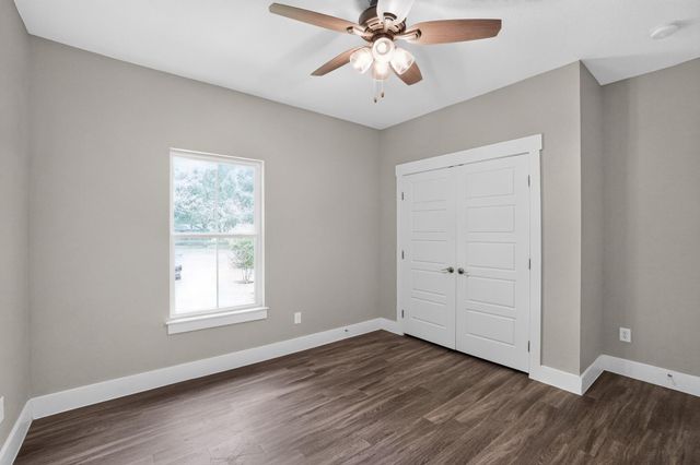 403 Lynch ST, Smithville, TX 78957