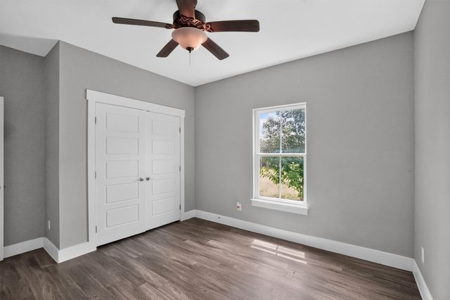 403 Lynch ST, Smithville, TX 78957