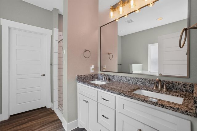403 Lynch ST, Smithville, TX 78957