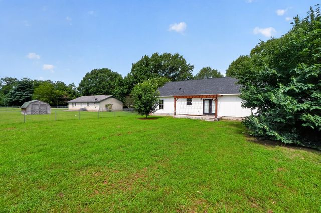 403 Lynch ST, Smithville, TX 78957