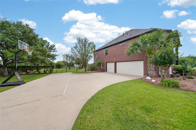 8826 Crown Jewel Drive, Richmond, TX 77469