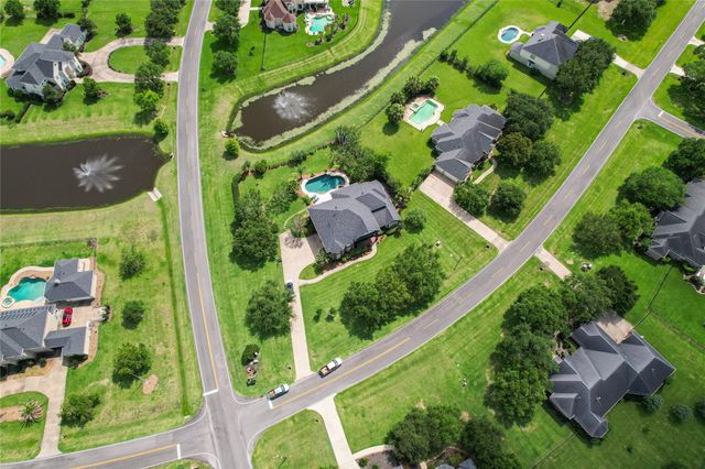 8826 Crown Jewel Drive, Richmond, TX 77469