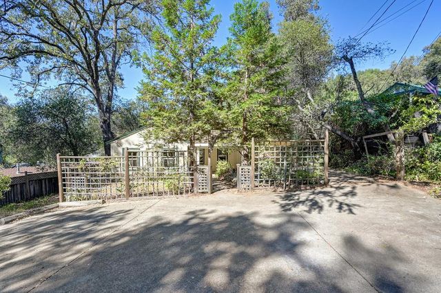 225 Middletown Rd, Placerville, CA 95667