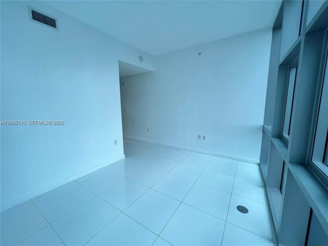 851 NE 1st Ave 1208, Miami, FL 33132