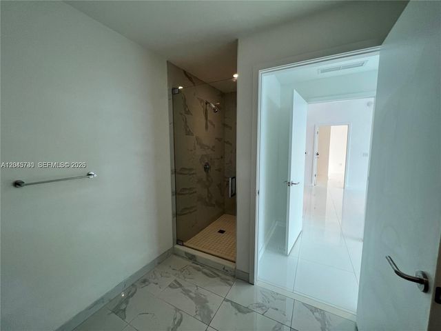 851 NE 1st Ave 1208, Miami, FL 33132