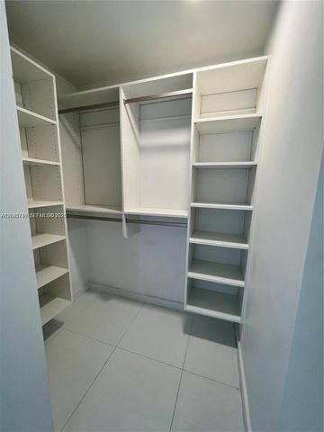 851 NE 1st Ave 1208, Miami, FL 33132