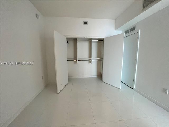 851 NE 1st Ave 1208, Miami, FL 33132