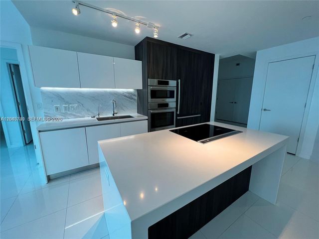 851 NE 1st Ave 1208, Miami, FL 33132