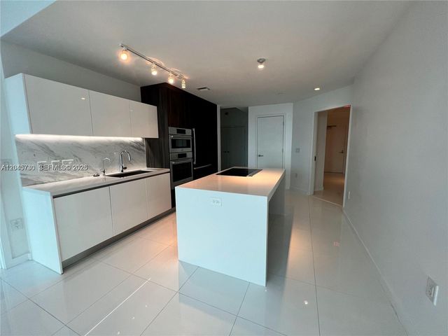 851 NE 1st Ave 1208, Miami, FL 33132