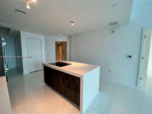 851 NE 1st Ave 1208, Miami, FL 33132