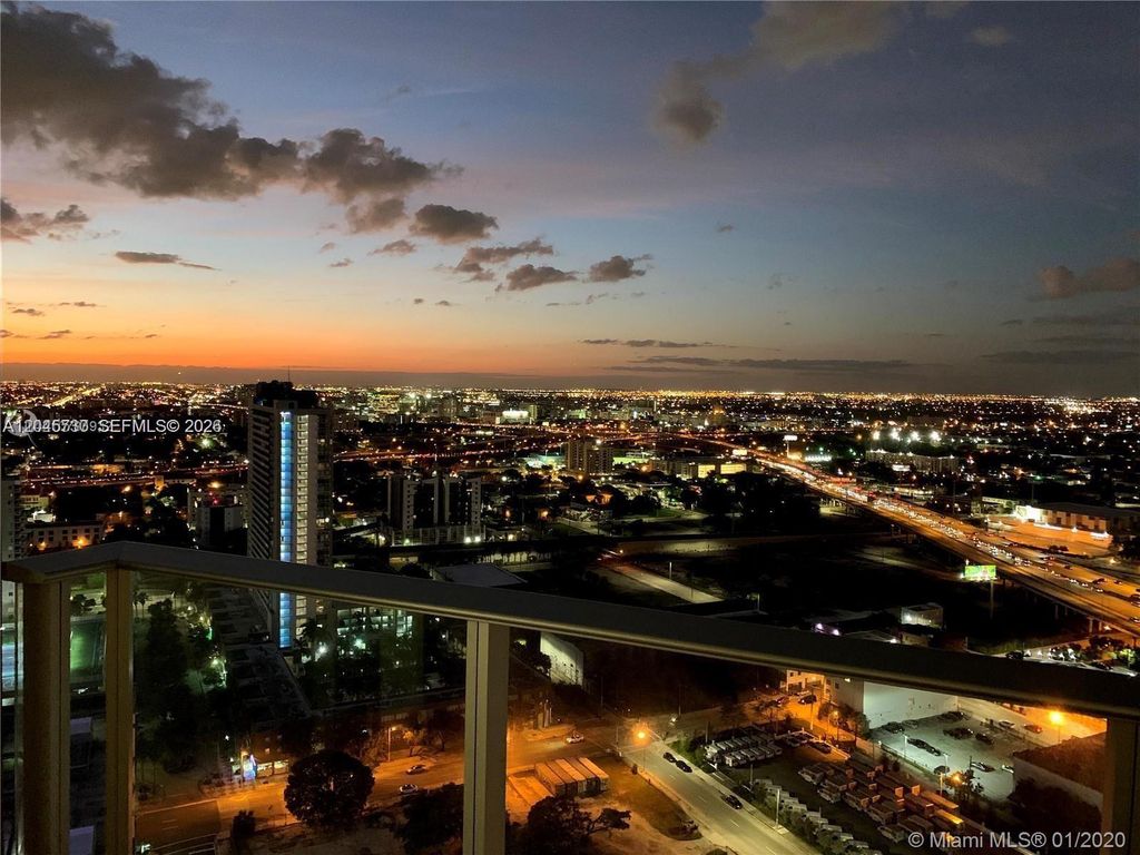 851 NE 1st Ave 1208, Miami, FL 33132