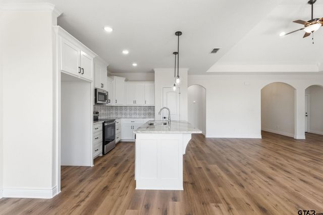 114 Hay Meadow Dr, Winona, TX 75792