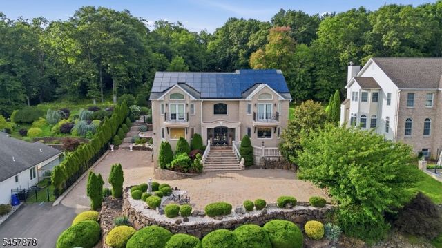 37 Mountainwood Ct, Totowa Boro, NJ 07512