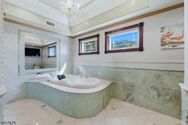 37 Mountainwood Ct, Totowa Boro, NJ 07512