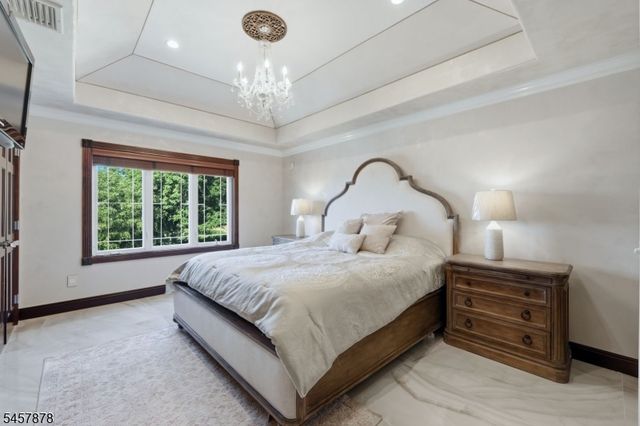 37 Mountainwood Ct, Totowa Boro, NJ 07512