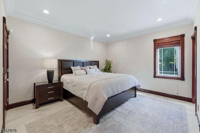 37 Mountainwood Ct, Totowa Boro, NJ 07512