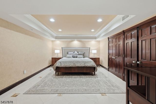 37 Mountainwood Ct, Totowa Boro, NJ 07512