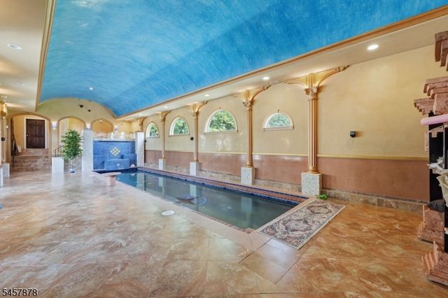 37 Mountainwood Ct, Totowa Boro, NJ 07512