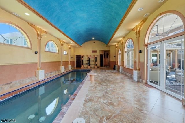 37 Mountainwood Ct, Totowa Boro, NJ 07512