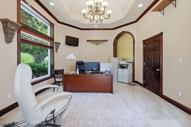 37 Mountainwood Ct, Totowa Boro, NJ 07512