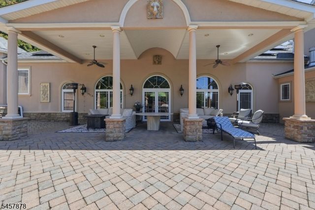 37 Mountainwood Ct, Totowa Boro, NJ 07512