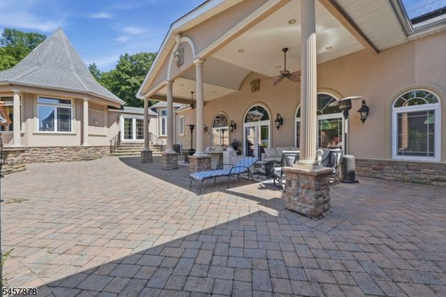 37 Mountainwood Ct, Totowa Boro, NJ 07512