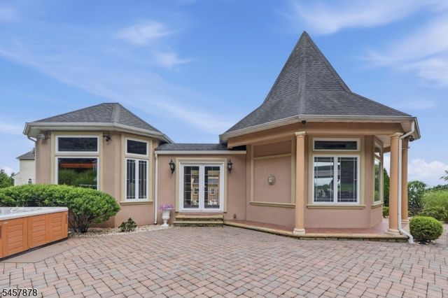 37 Mountainwood Ct, Totowa Boro, NJ 07512