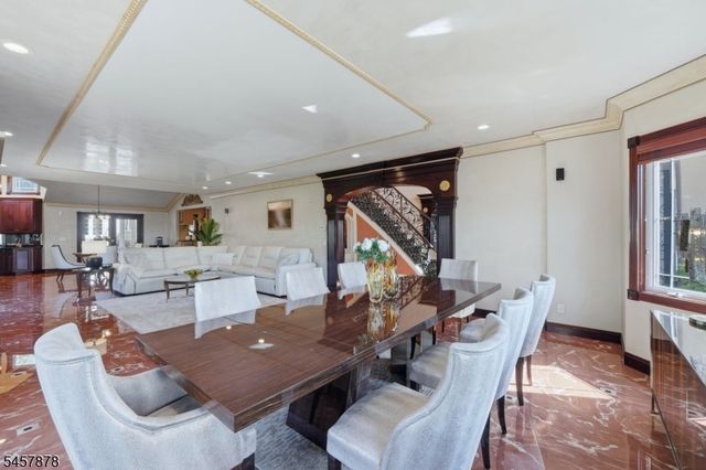37 Mountainwood Ct, Totowa Boro, NJ 07512