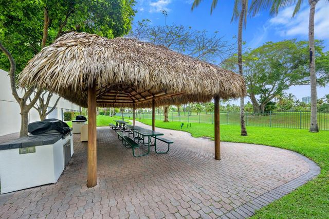 19501 W Country Club Drive 1412, Aventura, FL 33180