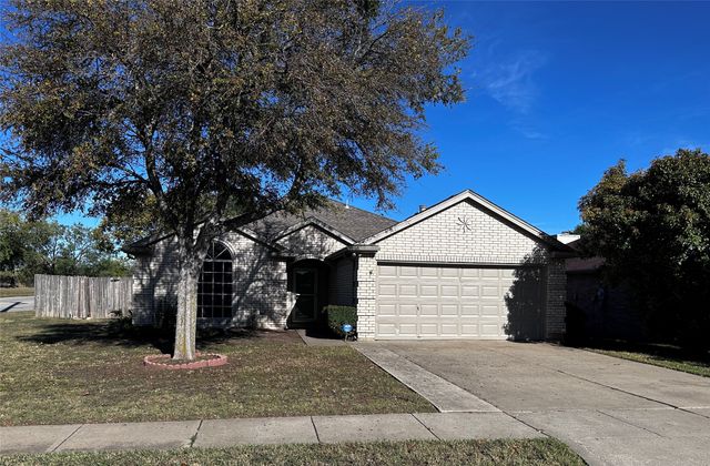 1140 Roundrock Drive, Saginaw, TX 76179