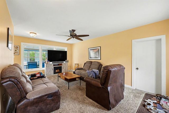 22460 Daniels Street, Saint Clair Shores, MI 48081