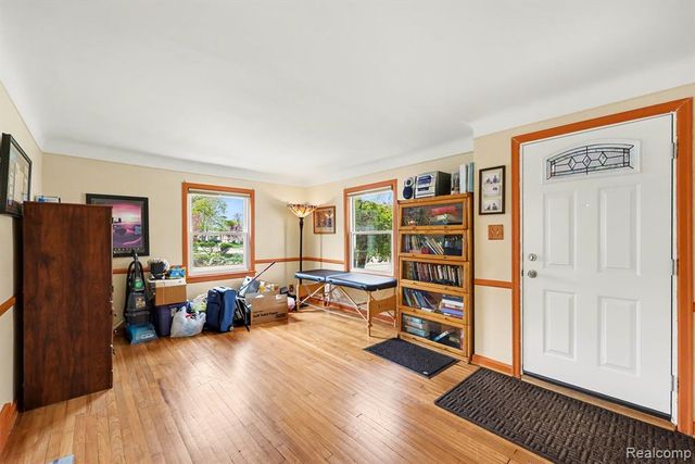 22460 Daniels Street, Saint Clair Shores, MI 48081