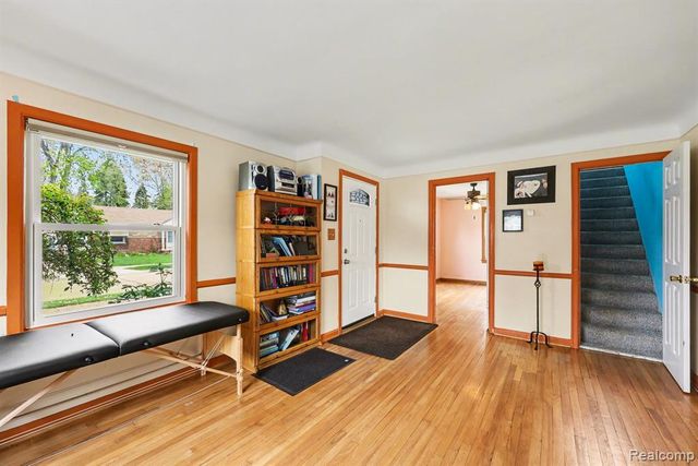 22460 Daniels Street, Saint Clair Shores, MI 48081