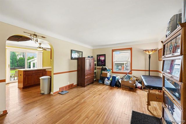 22460 Daniels Street, Saint Clair Shores, MI 48081