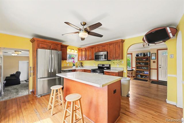 22460 Daniels Street, Saint Clair Shores, MI 48081