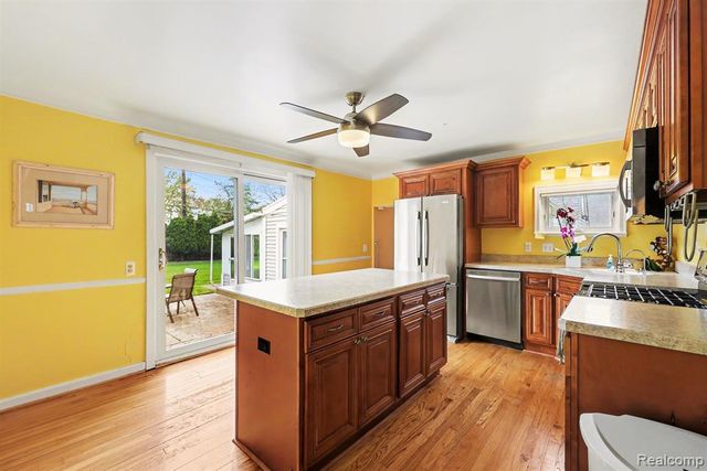 22460 Daniels Street, Saint Clair Shores, MI 48081