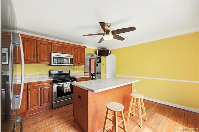 22460 Daniels Street, Saint Clair Shores, MI 48081